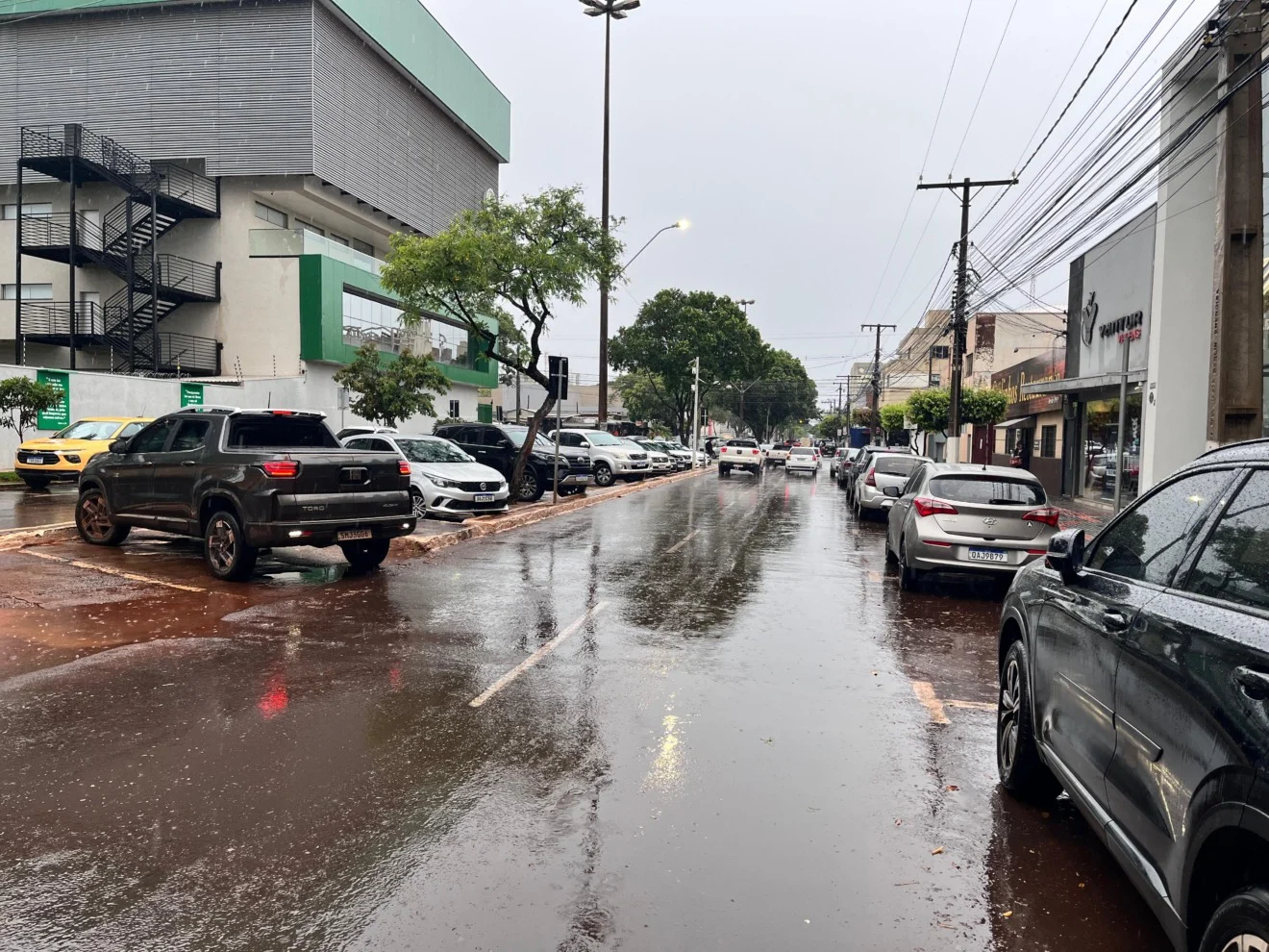 MS tem previsão de chuva forte e ventos de até 60 km/h neste domingo