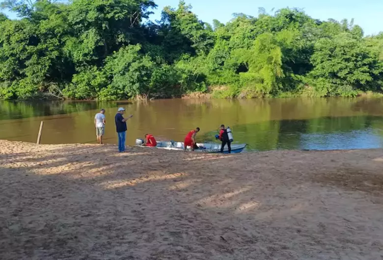 Homem desaparece ao entrar nas águas do Rio Apa na fronteira