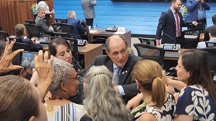 Zé Teixeira alerta para feminicídios e reafirma compromisso com proteção das mulheres