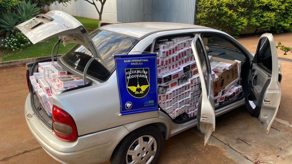Motorista é flagrado com R$ 70 mil em cigarros paraguaios