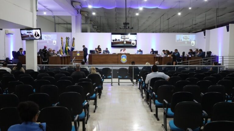 Câmara de Dourados aprova reajuste salarial de 5,4% para a educação municipal