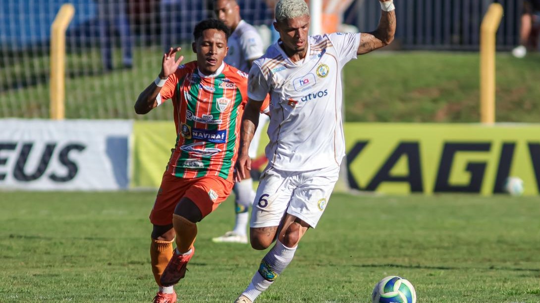 Naviraiense busca empate com CREC e se isola na liderança do Estadual