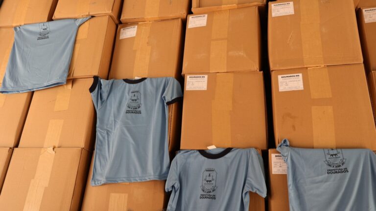 Rede Municipal de Ensino vai entregar uniformes e kits escolares no primeiro dia de aula da Rede Municipal 