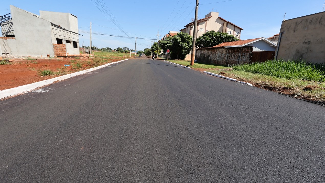 Secretaria de Obras recupera trechos críticos da Vila Toscana e recapeia via de acesso à BR-463