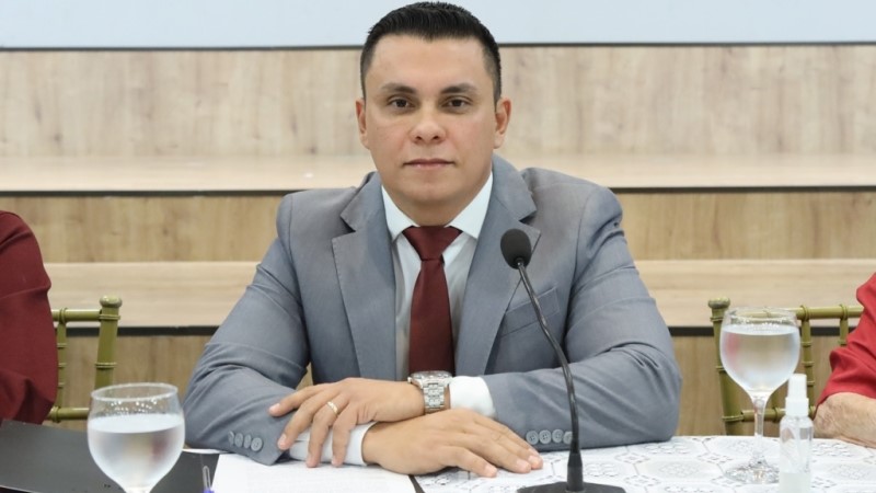 Dalton reforça indicação por reforma da quadra poliesportiva de Macaúba