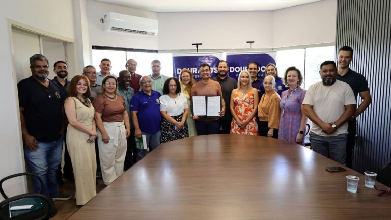 Prefeitura reativa Conselho de Esportes e anuncia entrega do Ginásio Municipal