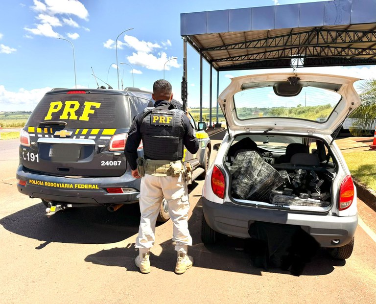 PRF apreende cigarros contrabandeados em Rio Brilhante MS
