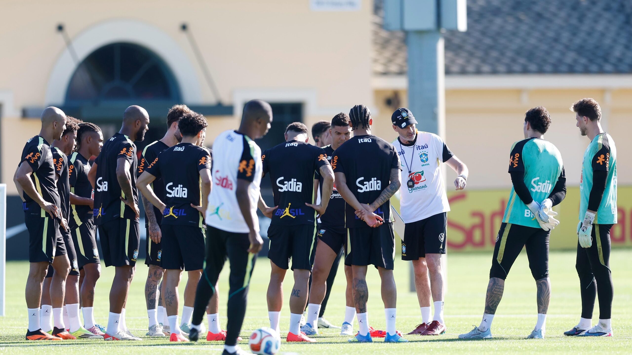 Seleção Brasileira inicia preparação para amistosos com França e Croácia Seleção Brasileira inicia preparação para amistosos com França e Croácia