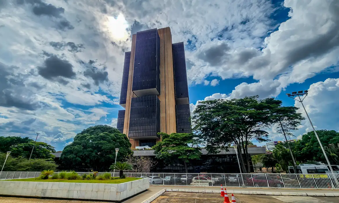 BC reduz juros básicos para 14,75% ao ano BC reduz juros básicos para 14,75% ao ano