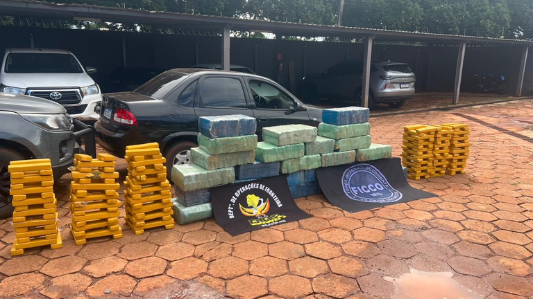 FICCO/MS apreende 745 kg de droga e prende suspeito em Mato Grosso do Sul FICCO/MS apreende 745 kg de droga e prende suspeito em Mato Grosso do Sul