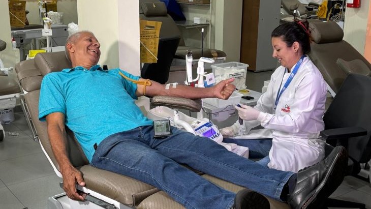 Pai e filha unidos pela solidariedade: doador encerra trajetória de 52 anos e inspira nova geração no Hemosul