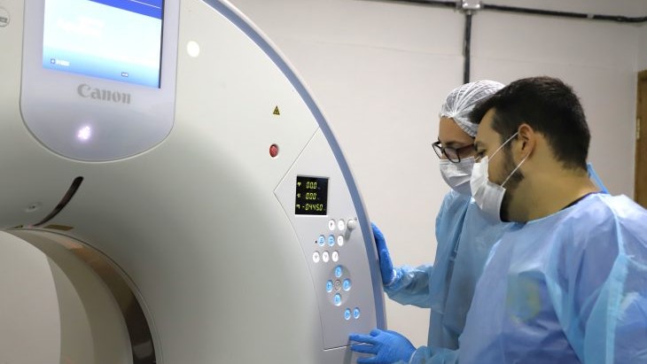 Polícia Científica de MS utiliza técnica própria de contraste para otimizar tomografias durante necropsias