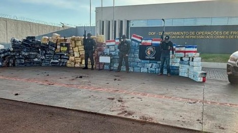 Polícias Civil e Militar prendem sete pessoas por tráfico de drogas e porte ilegal de arma de fogo, em Dourados