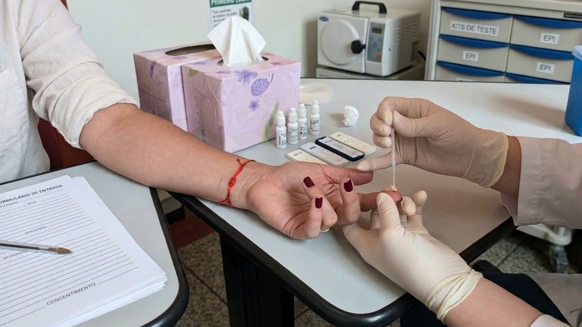 Dourados tem 2.132 casos ativos de HIV e alçança 95% de sucesso no controle viral Dourados tem 2.132 casos ativos de HIV e alçança 95% de sucesso no controle viral
