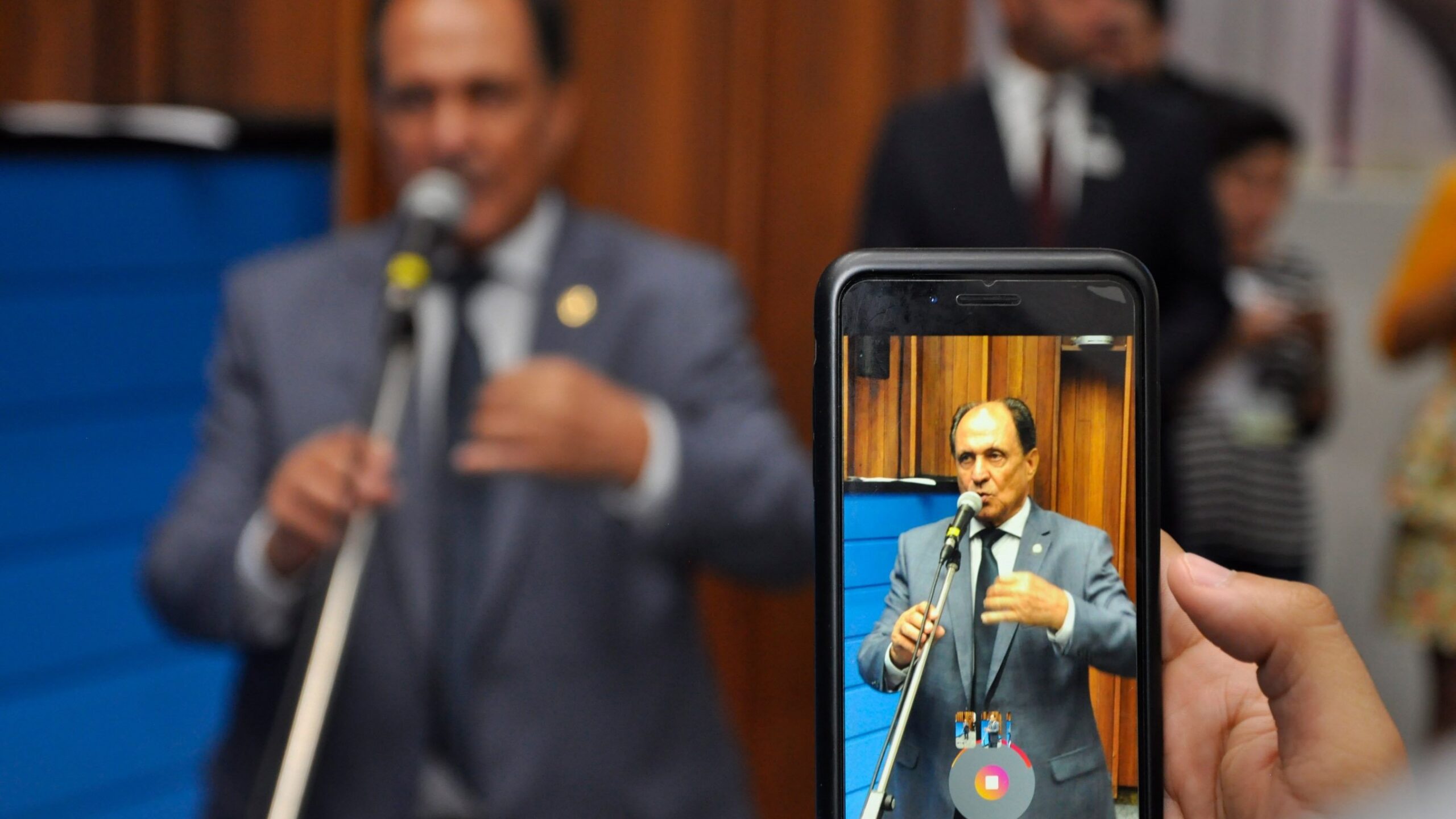 Zé Teixeira aciona bancada por recursos em assistência social e educação