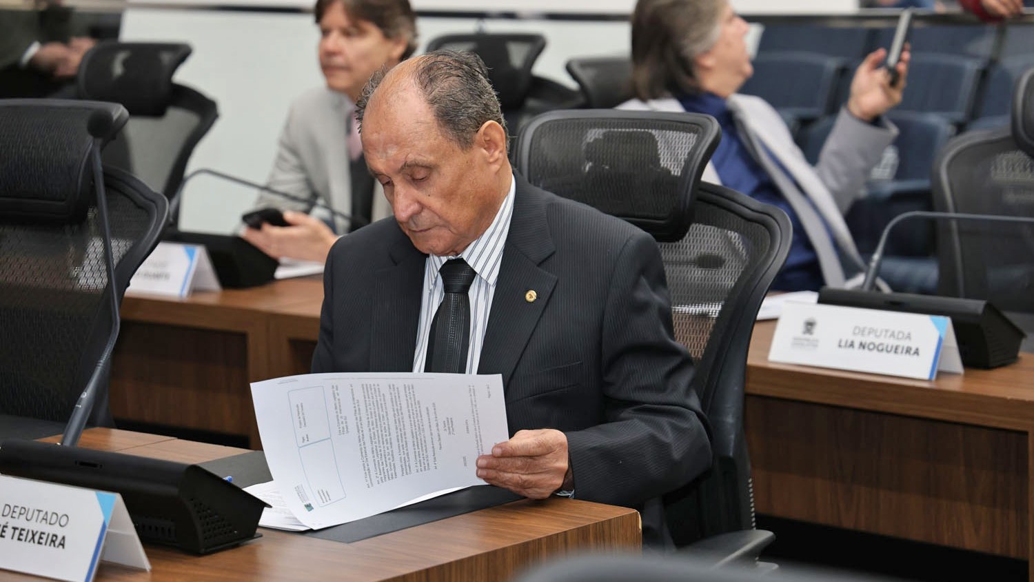Zé Teixeira cobra melhorias em estradas e estrutura escolar de Dourados