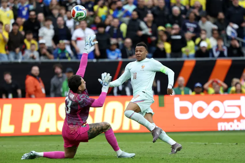 Pouco criativo, Brasil leva dois gols por cobertura e perde para a França em amistoso