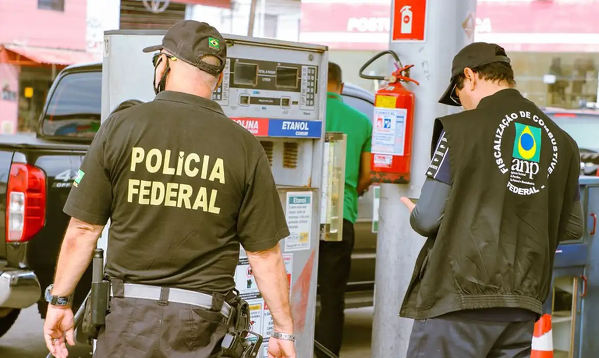 Operação da PF investiga alta de combustíveis em 11 estados e no DF