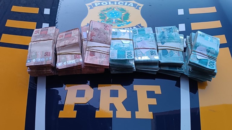 PRF apreende 84 Kg de cocaína e R$ 195 mil em MS PRF apreende 84 Kg de cocaína e R$ 195 mil em MS