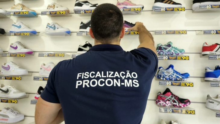 Mais de mil pares de tênis falsificados são apreendidos pelo Procon em Campo Grande Mais de mil pares de tênis falsificados são apreendidos pelo Procon em Campo Grande