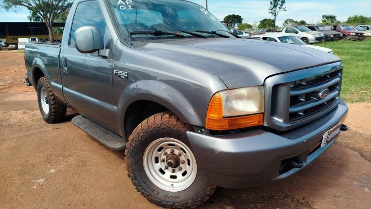 Picape FORD F250 está em leilão aberto pelo Detran-MS nesta quarta-feira