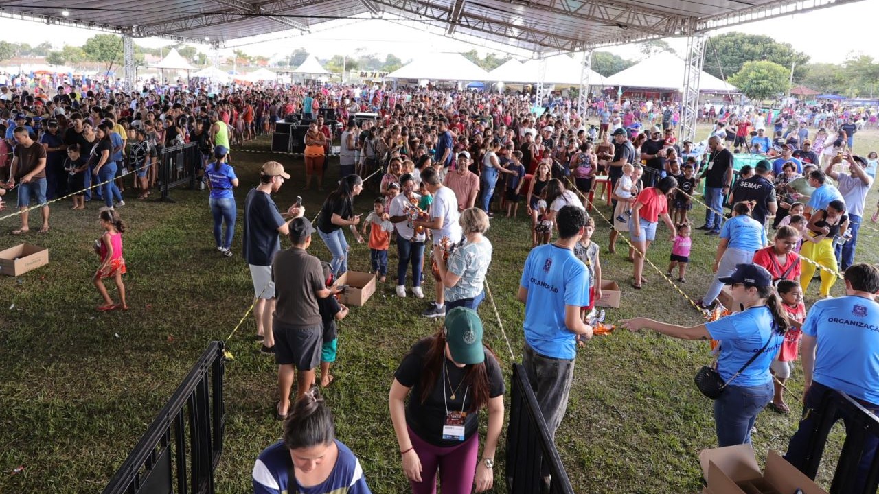 Festa da Páscoa atrai multidão e encerra com entrega de 2,5 mil ovos de chocolate Festa da Páscoa atrai multidão e encerra com entrega de 2,5 mil ovos de chocolate