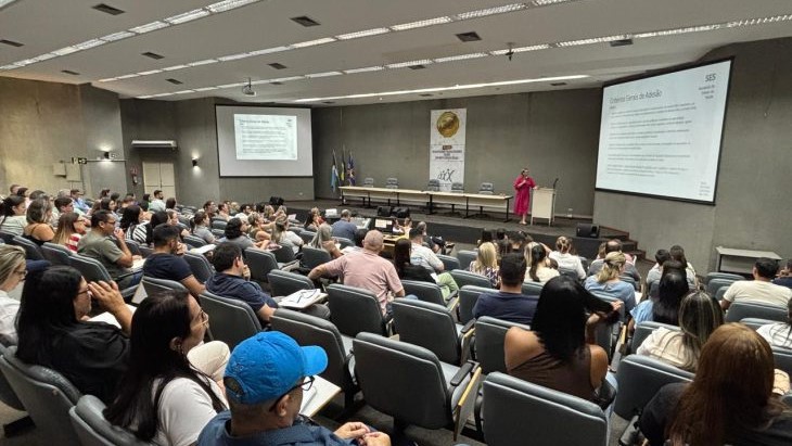 Equipes de hospitais são capacitadas para nova política estadual e reforça gestão e financiamento no SUS Equipes de hospitais são capacitadas para nova política estadual e reforça gestão e financiamento no SUS