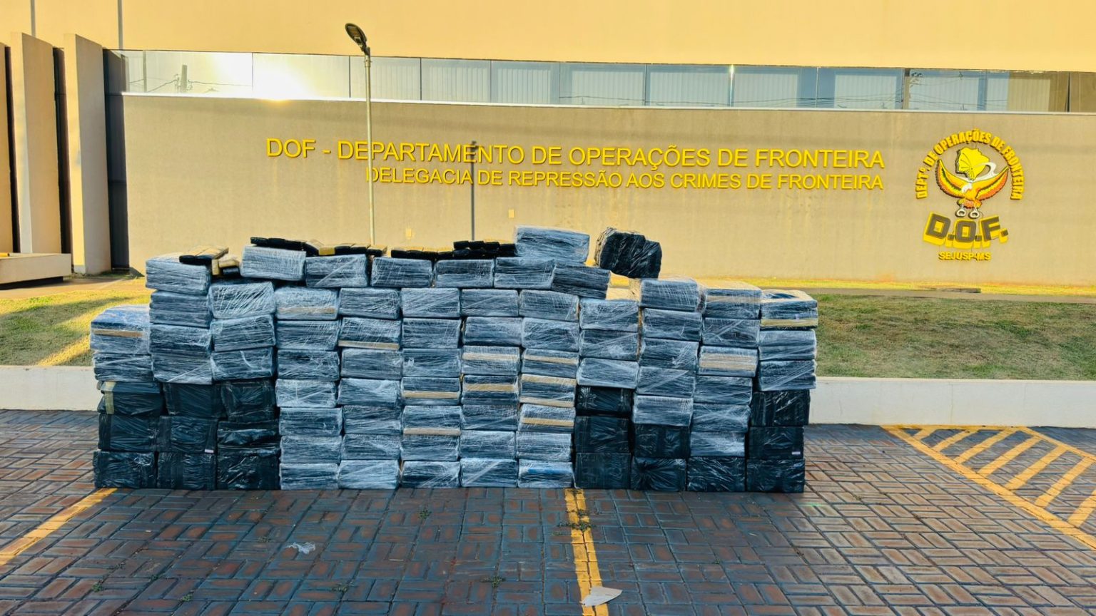 Policiais apreendem quase duas toneladas de maconha escondidas em carga de óleo de soja