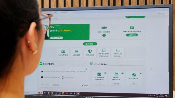 Mais de 5 milhões de consultas online marcam primeiro ano do Portal Meu Detran de Mato Grosso do Sul Mais de 5 milhões de consultas online marcam primeiro ano do Portal Meu Detran de Mato Grosso do Sul