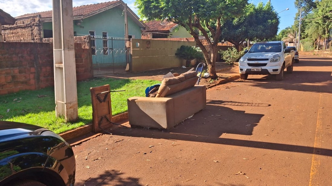 Prefeitura realiza ação emergencial contra Chikungunya no Jardim Carisma Prefeitura realiza ação emergencial contra Chikungunya no Jardim Carisma