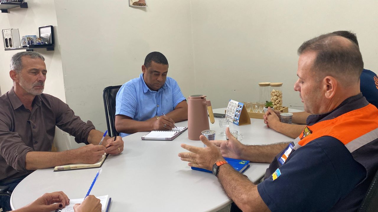 Secretaria de Educação envolve alunos da Reme em ações educativas contra a Chikungunya Secretaria de Educação envolve alunos da Reme em ações educativas contra a Chikungunya