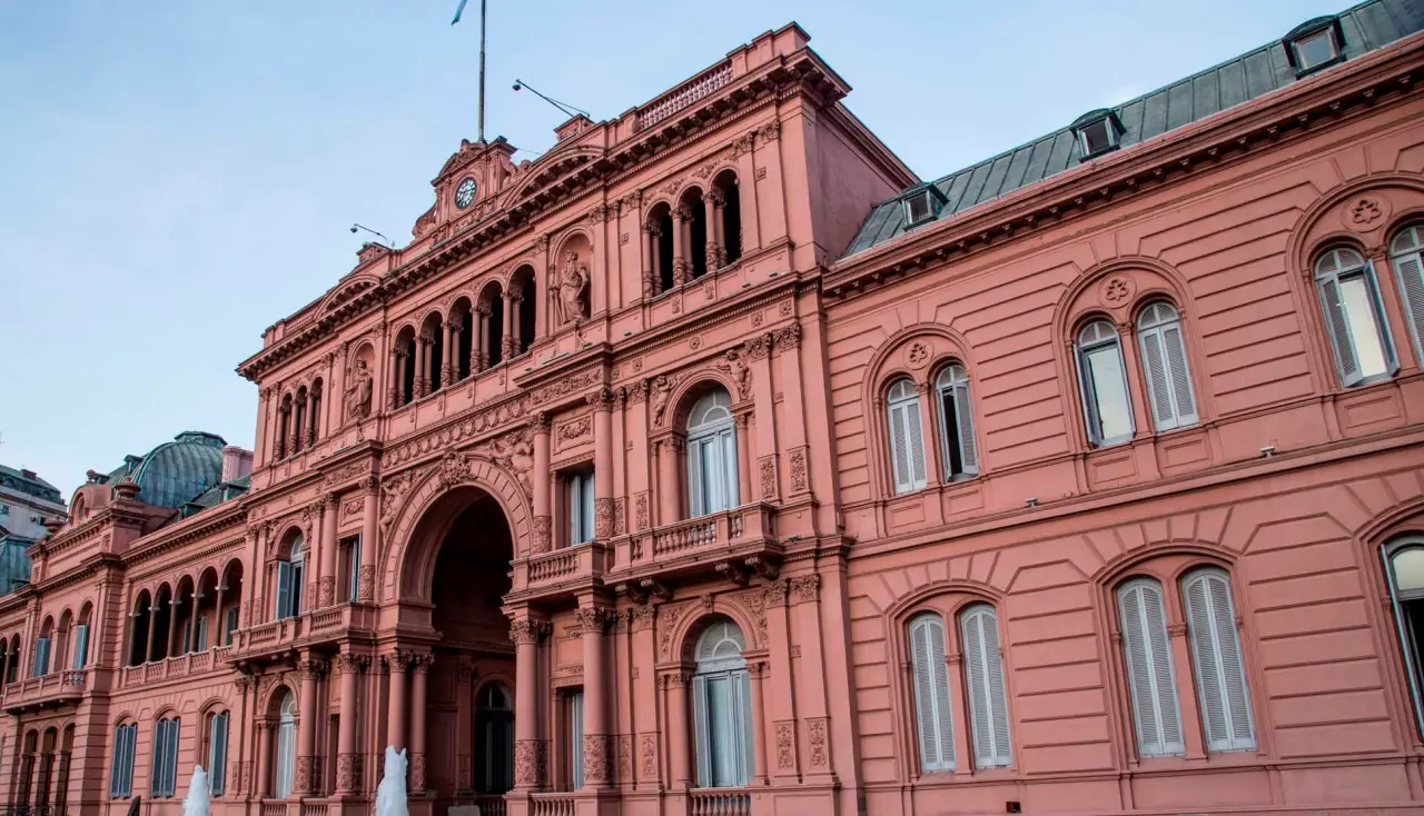Milei proíbe acesso de jornalistas à Casa Rosada: “ataque à imprensa”