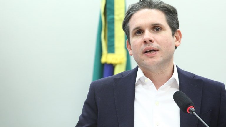 Motta cria comissão especial para analisar fim da escala 6x1