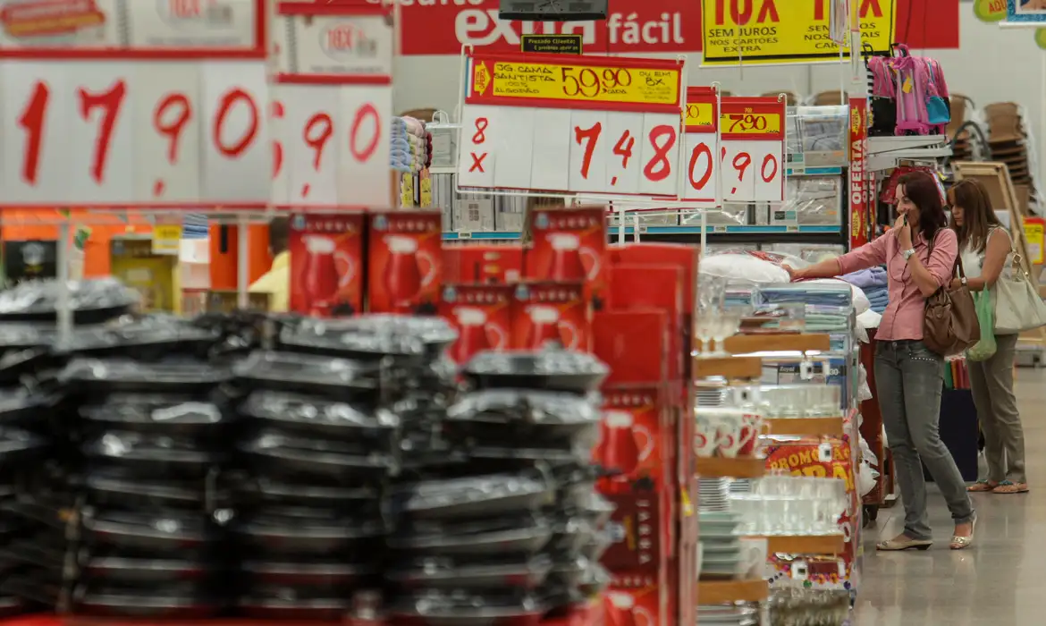 Mercado eleva previsão da inflação para 4,36% este ano Mercado eleva previsão da inflação para 4,36% este ano