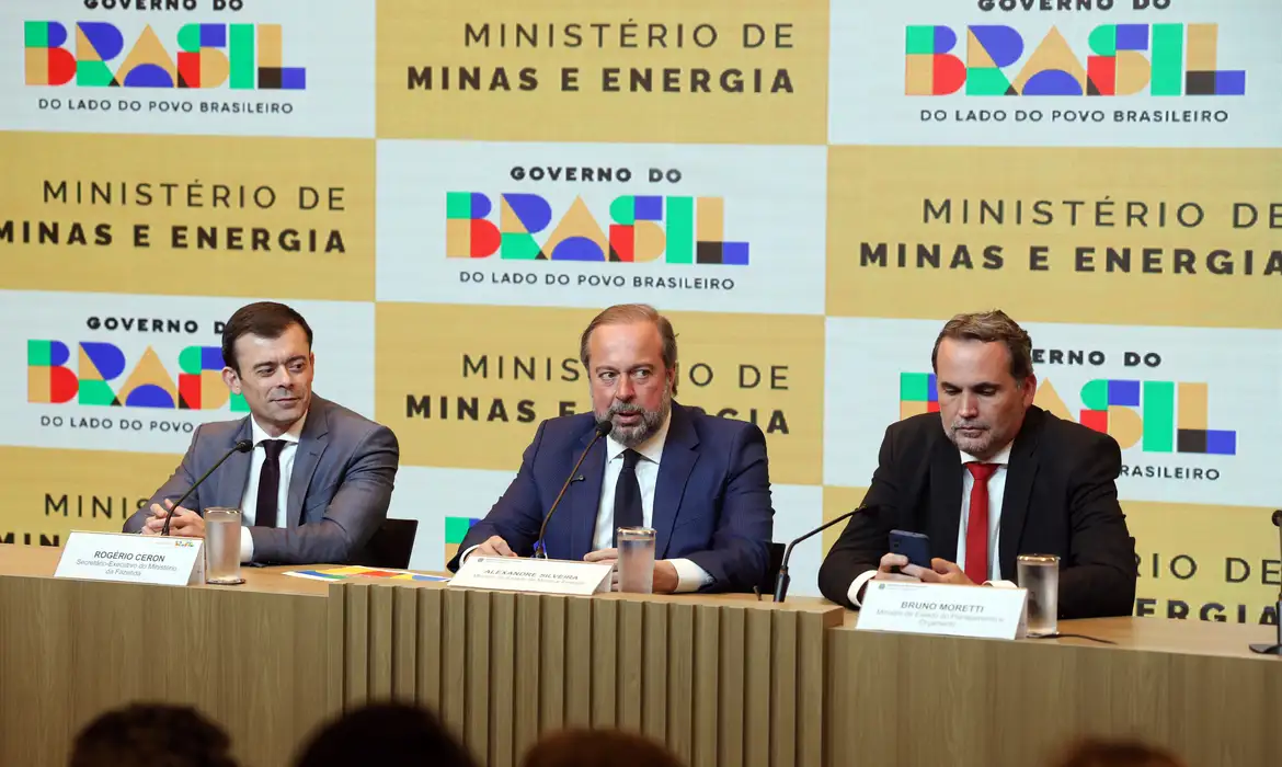 Governo cria subsídio de até R$ 0,89 para segurar preço da gasolina Governo cria subsídio de até R$ 0,89 para segurar preço da gasolina