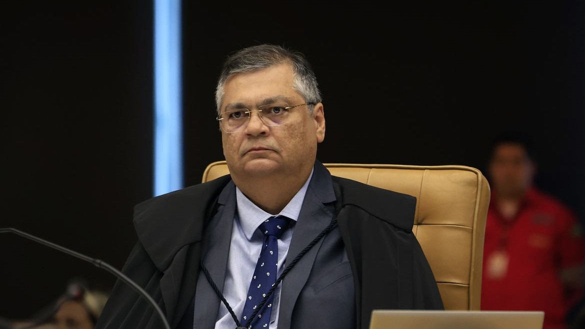Dino pede que Câmara explique viagem de Mário Frias ao exterior