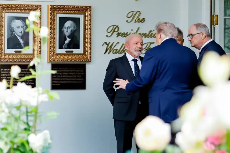Encontro de Lula e Trump durou cerca de três horas