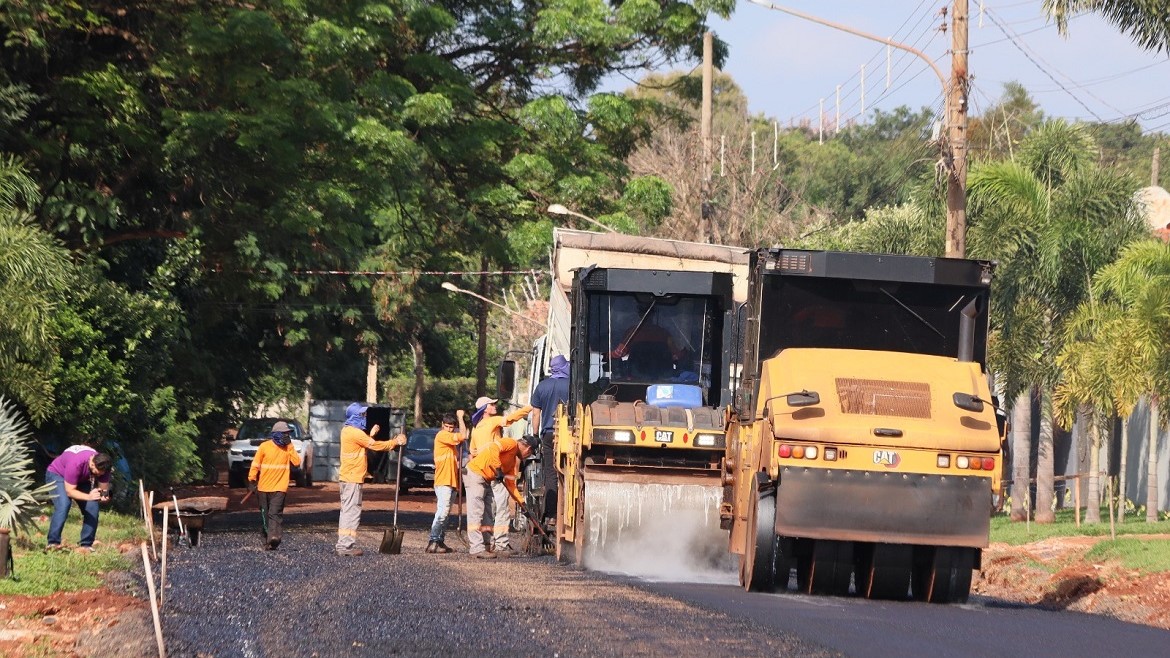 Iniciada pavimentação das últimas ruas sem asfalto no Parque Alvorada Iniciada pavimentação das últimas ruas sem asfalto no Parque Alvorada