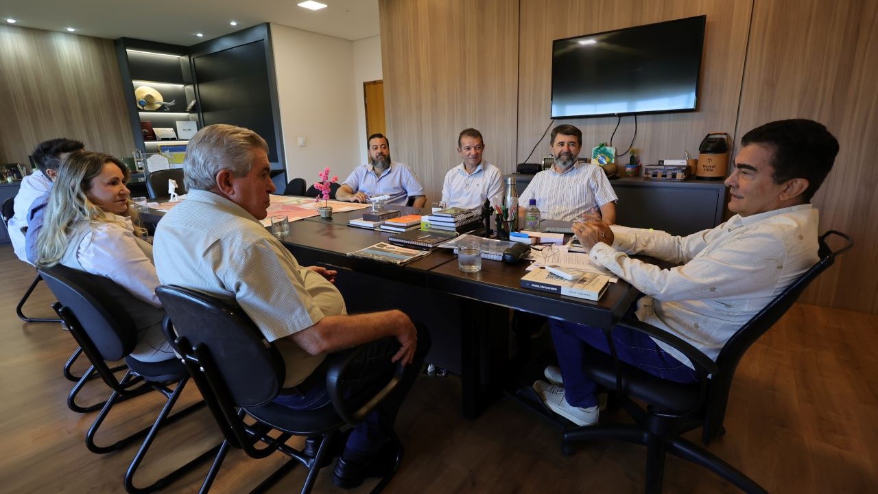 Prefeitura recebe lideranças do comércio para discutir parquímetro