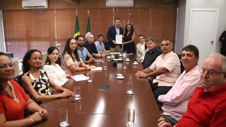 Governo de MS autoriza novo concurso com 2 mil vagas para professores da Rede Estadual