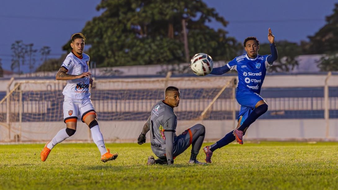 Ivinhema volta a empatar com Abecat e fica longe do líder no Campeonato Brasileiro Série D Ivinhema volta a empatar com Abecat e fica longe do líder no Campeonato Brasileiro Série D
