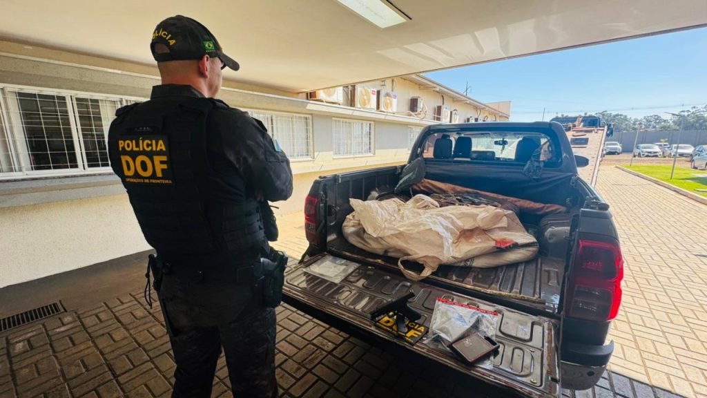 Ladrão de caminhonete morre em confronto com a polícia próximo à fronteira