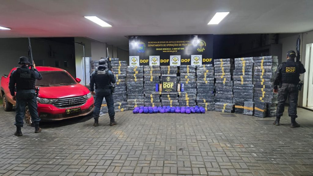 Policia apreende mais de 2,6 toneladas de drogas e recupera veículos roubados Policia apreende mais de 2,6 toneladas de drogas e recupera veículos roubados