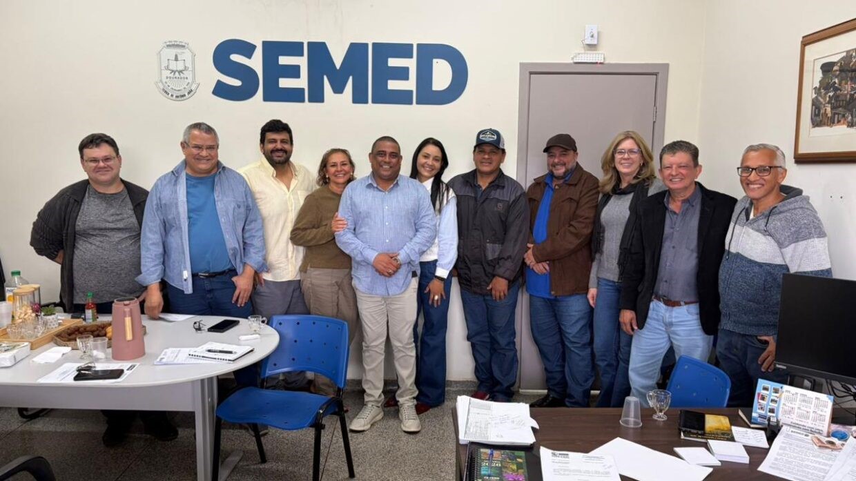 Secretaria de Educação fortalece a gestão democrática com reuniões periódicas na Reme Secretaria de Educação fortalece a gestão democrática com reuniões periódicas na Reme
