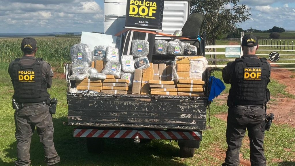 Mais de meia tonelada de drogas é apreendida escondidas em mudança em Dourados