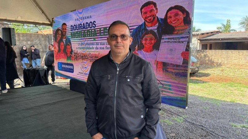 Inspetor Cabral participa de entrega de títulos habitacionais e questiona ausência de anúncio em evento público Inspetor Cabral participa de entrega de títulos habitacionais e questiona ausência de anúncio em evento público