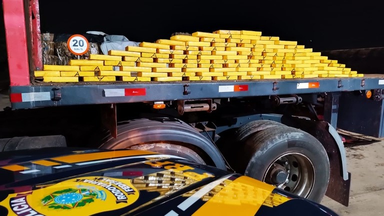 PRF apreende 370 Kg de cocaína em Campo Grande PRF apreende 370 Kg de cocaína em Campo Grande