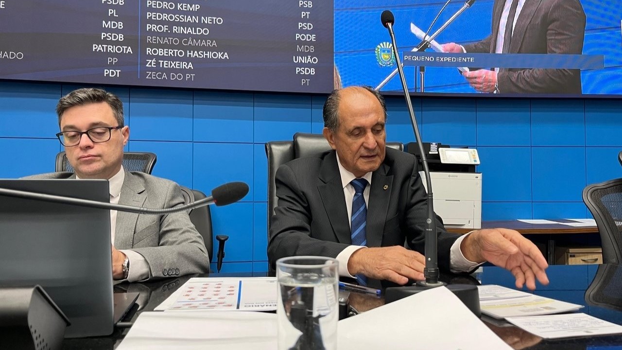 Zé Teixeira trabalha para ampliar saneamento e asfalto em Dourados Zé Teixeira trabalha para ampliar saneamento e asfalto em Dourados