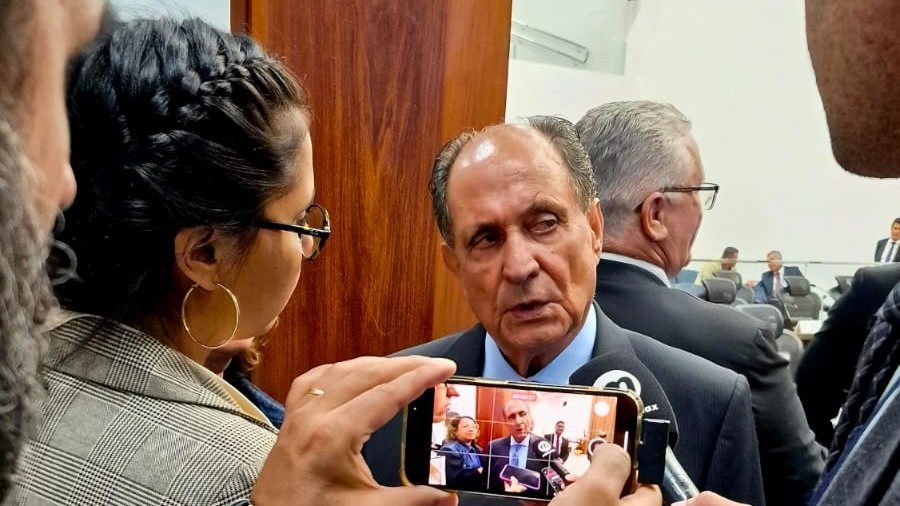 Deputado Zé Teixeira aciona governo por estradas em Deodápolis e Itaporã