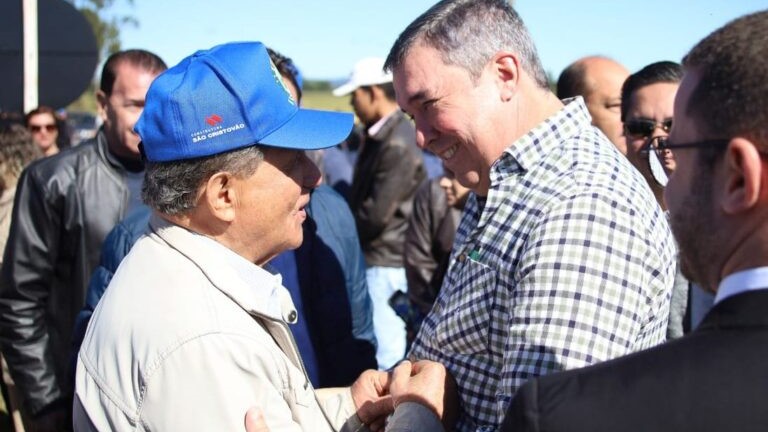 Governo atende Zé Teixeira para pavimentação em Rio Verde e Costa Rica Governo atende Zé Teixeira para pavimentação em Rio Verde e Costa Rica